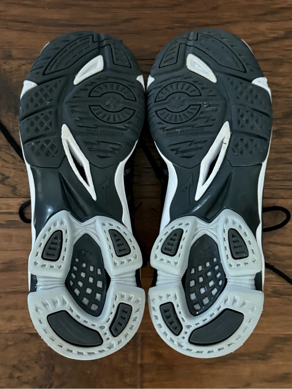 Mizuno Wave Voltage Volleyball Court Shoes Women's 8.5 Black Silver Lightweight - Picture 7 of 9